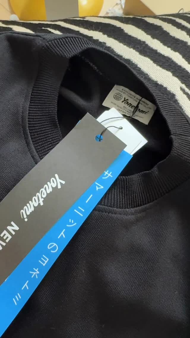 yonetomi silk knit tシャツ❤️

ウォッシャブルシルクを用いたカットソー。シルク糸を度詰めし織られた生地はどっしりとした重みがありますが、体型をカバーできる仕立てになっています。
たっぷりとシルク糸を用いたtシャツ、かなり贅沢な一品かと思います。シルエットはビックシルエットでもなく、適度なゆとりのあるノーマルフィット。ドレススタイル、カジュアルスタイルどちらにも適応可能です！！#yonetominewbasic