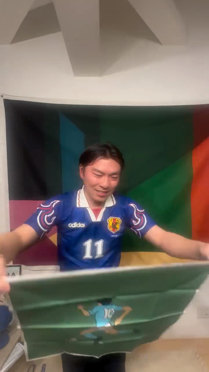 We have a wide variety of handkerchiefs featuring soccer illustrations. Please check them out in our online shop⚽️